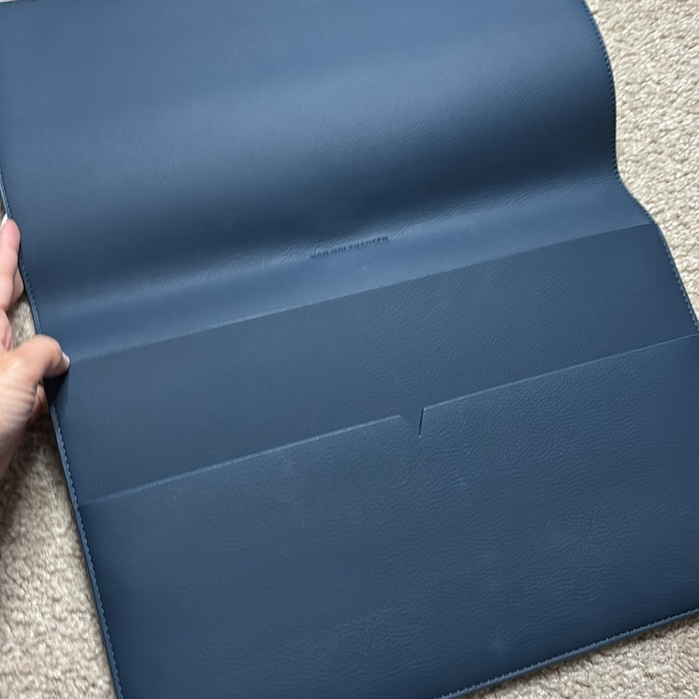 Von Holzhausen Elegant Blue Leather Portfolio/ Ipad Case Bag — image 2 of 8
